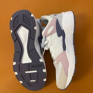 New! Adidas women’s memory foam Chaos sneakers SZ 8.5